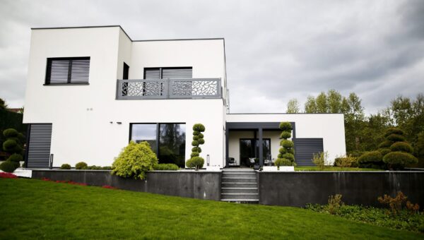 Bioklimatická pergola BAT R + oplocení +venkovní stínění + oplechování – Liberec