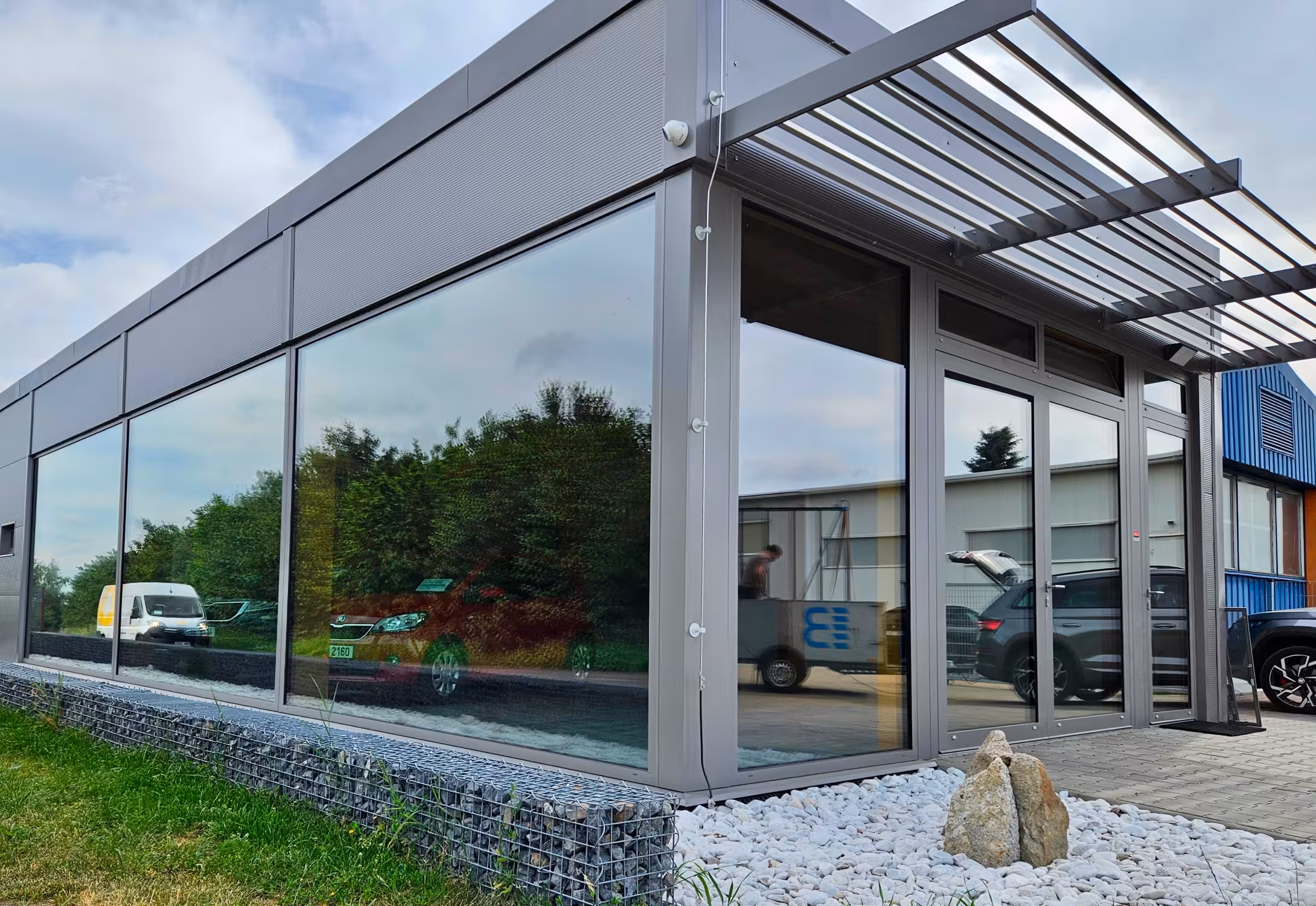 výloha autosalon Říčany